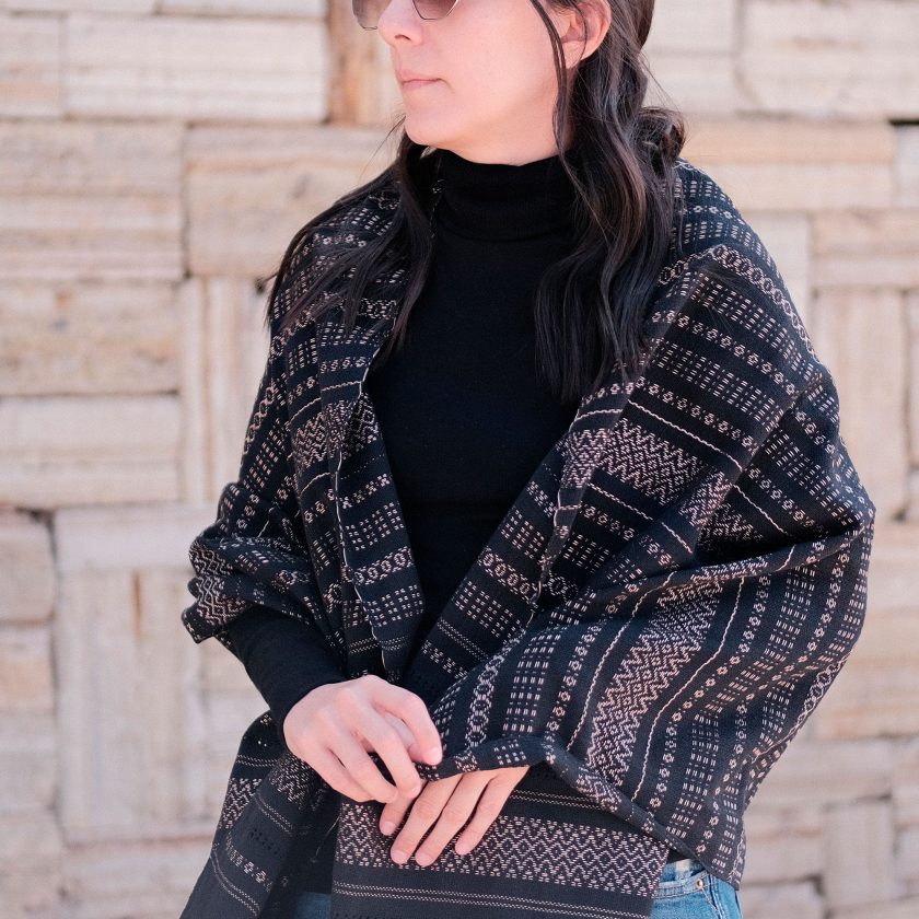 REBOZO-MEXICANO-HECHO-A-MANO-TEJIDO-EN-TELAR-DE-PEDAL-POR-ARTESANOS-DE-OAXACA-MEXICO